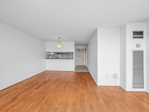 Photo 11 at 1702 - 10 Martha Eaton Way, Amesbury, Toronto