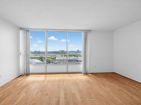 Photo 13 at 1702 - 10 Martha Eaton Way, Amesbury, Toronto