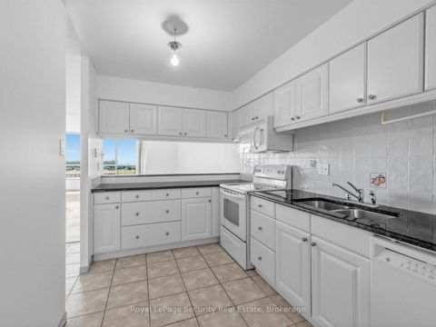 Photo 16 at 1702 - 10 Martha Eaton Way, Amesbury, Toronto