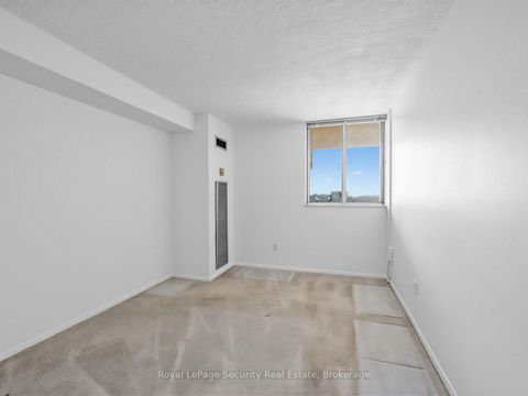 Photo 17 at 1702 - 10 Martha Eaton Way, Amesbury, Toronto