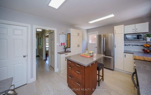 Photo 13 at 26 Kilkenny Drive, L'Amoreaux, Toronto
