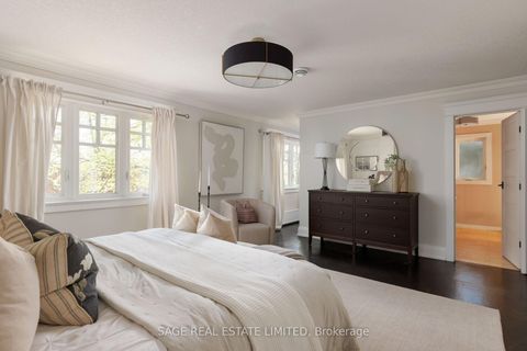 Photo 22 at 39 Loyalist Road, Kingsway South, Toronto