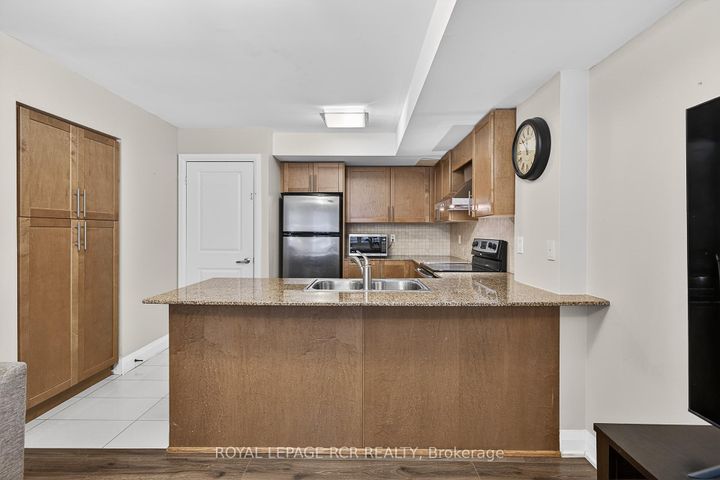 Photo 14 at 138 - 326 John Street, Willowbrook, Markham