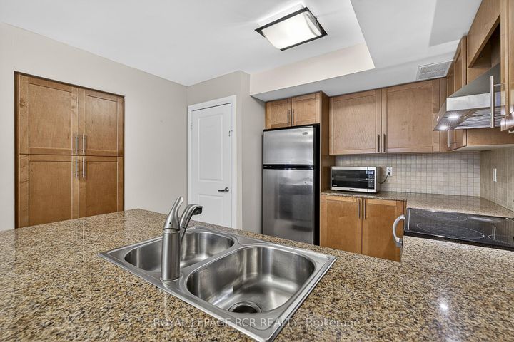 Photo 15 at 138 - 326 John Street, Willowbrook, Markham