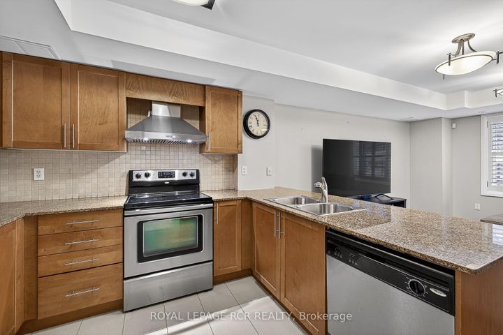 Photo 18 at 138 - 326 John Street, Willowbrook, Markham