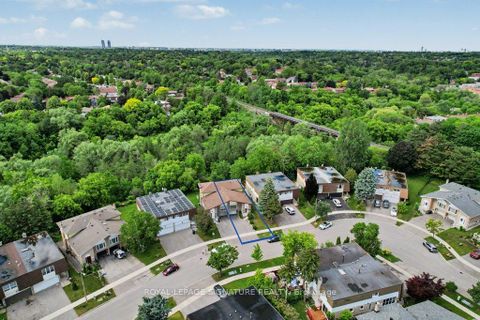 Photo 2 at 71 Yatesbury Road, Steeles, Toronto