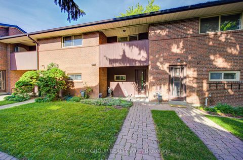 Photo 3 at 94 - 6 Esterbrooke Avenue, Don Valley Village, Toronto