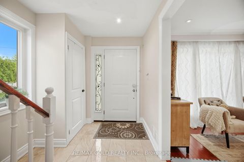 Photo 2 at 352 Maple Leaf Drive, Maple Leaf, Toronto