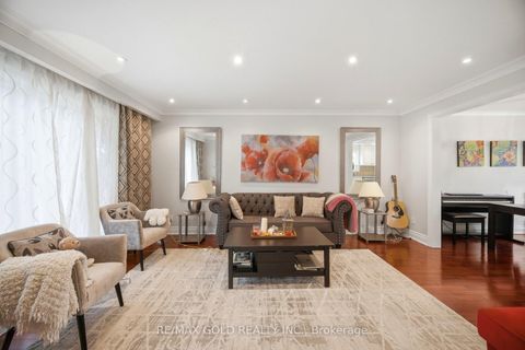 Photo 3 at 352 Maple Leaf Drive, Maple Leaf, Toronto