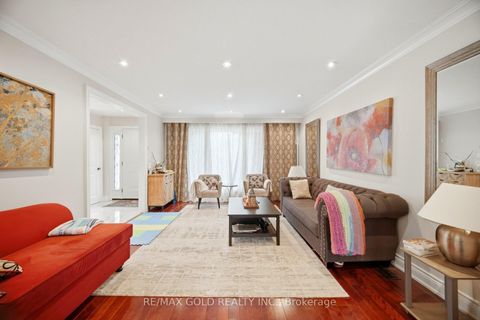 Photo 4 at 352 Maple Leaf Drive, Maple Leaf, Toronto