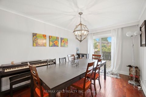 Photo 6 at 352 Maple Leaf Drive, Maple Leaf, Toronto
