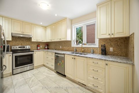Photo 8 at 352 Maple Leaf Drive, Maple Leaf, Toronto
