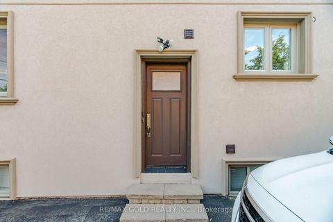 Photo 10 at 352 Maple Leaf Drive, Maple Leaf, Toronto