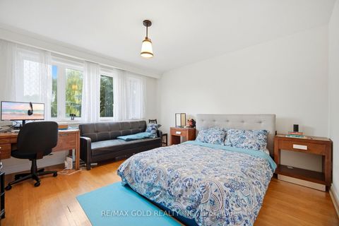 Photo 11 at 352 Maple Leaf Drive, Maple Leaf, Toronto