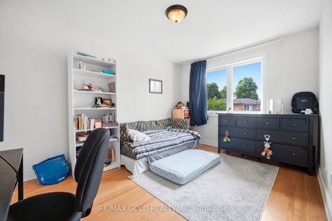 Photo 12 at 352 Maple Leaf Drive, Maple Leaf, Toronto
