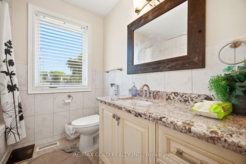Photo 13 at 352 Maple Leaf Drive, Maple Leaf, Toronto