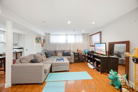 Photo 14 at 352 Maple Leaf Drive, Maple Leaf, Toronto