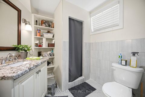Photo 16 at 352 Maple Leaf Drive, Maple Leaf, Toronto