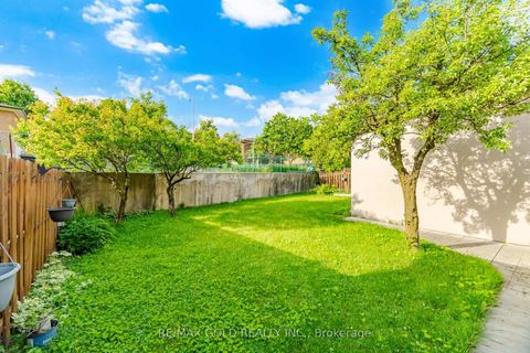 Photo 19 at 352 Maple Leaf Drive, Maple Leaf, Toronto