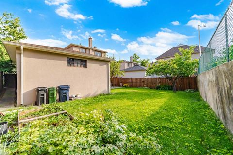 Photo 20 at 352 Maple Leaf Drive, Maple Leaf, Toronto
