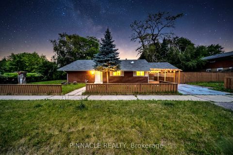 Photo 1 at 2 Ladysbridge Drive, Morningside, Toronto