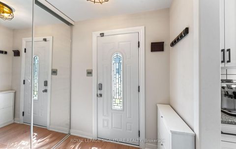 Photo 3 at 91 - 270 Timberbank Boulevard, L'Amoreaux, Toronto
