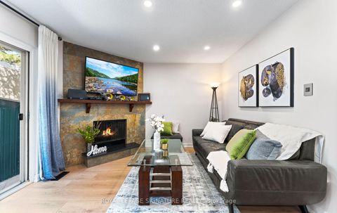 Photo 11 at 91 - 270 Timberbank Boulevard, L'Amoreaux, Toronto