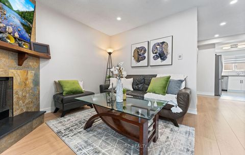 Photo 13 at 91 - 270 Timberbank Boulevard, L'Amoreaux, Toronto