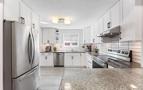 Photo 18 at 91 - 270 Timberbank Boulevard, L'Amoreaux, Toronto