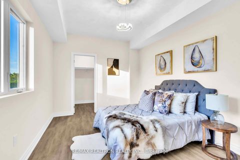 Photo 18 at 33 Landour Avenue, Eglinton West, Toronto