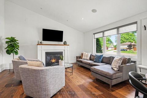 Photo 2 at 25 Brougham Crescent, The Westway, Toronto