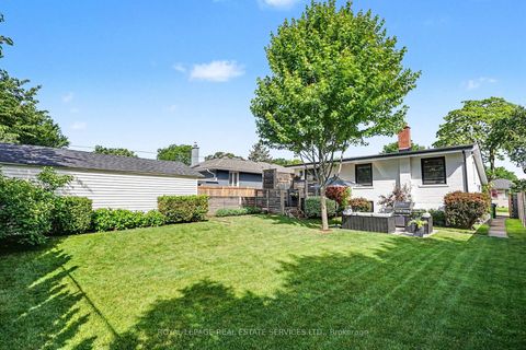 Photo 34 at 25 Brougham Crescent, The Westway, Toronto