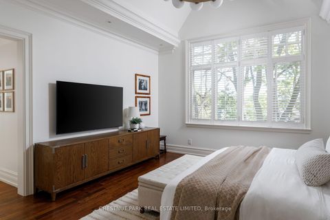 Photo 26 at 7 Strathgowan Crescent, Lawrence Park South, Toronto