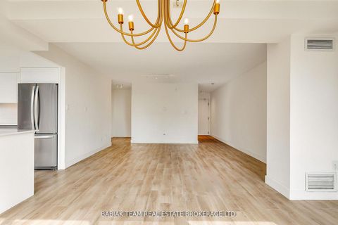 Photo 11 at 752 - 24 Southport Street, Swansea, Toronto
