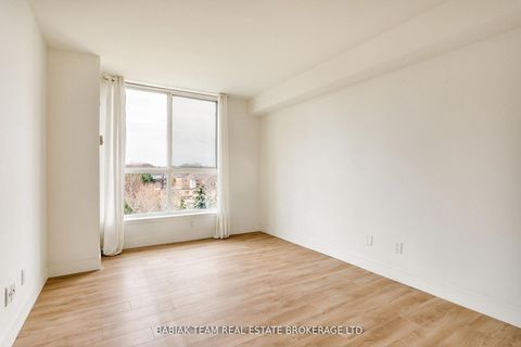 Photo 24 at 752 - 24 Southport Street, Swansea, Toronto