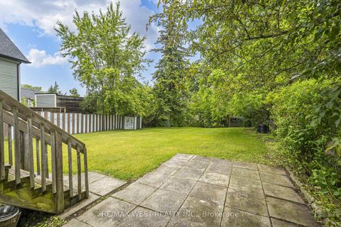 Photo 3 at 26 Parkland Road, Cliffside, Toronto