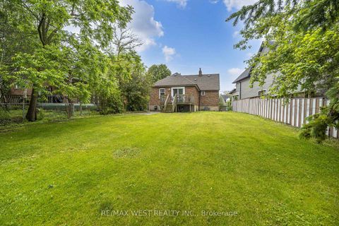 Photo 4 at 26 Parkland Road, Cliffside, Toronto