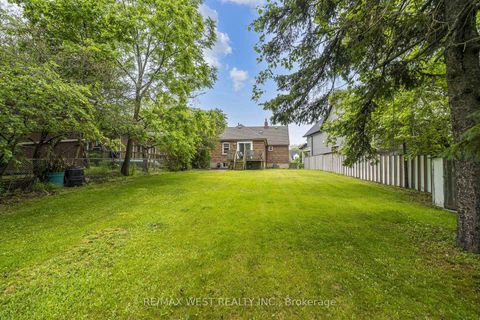 Photo 6 at 26 Parkland Road, Cliffside, Toronto