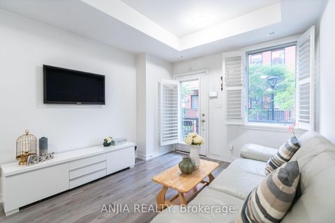Photo 3 at 33 - 869 Wilson Avenue, CFB, Toronto
