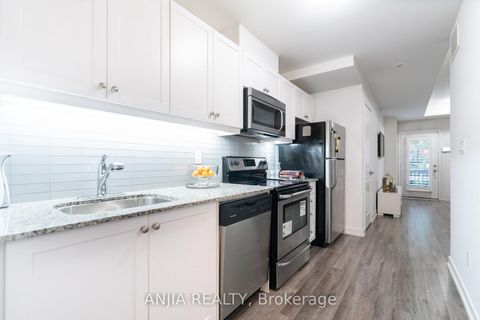 Photo 7 at 33 - 869 Wilson Avenue, CFB, Toronto