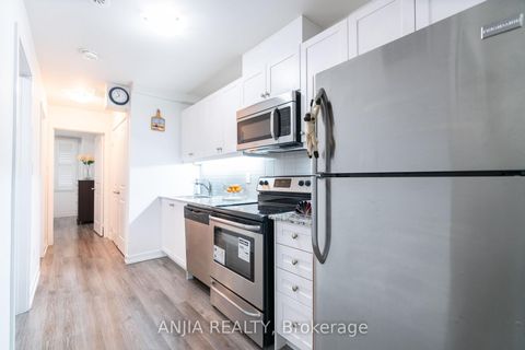 Photo 8 at 33 - 869 Wilson Avenue, CFB, Toronto