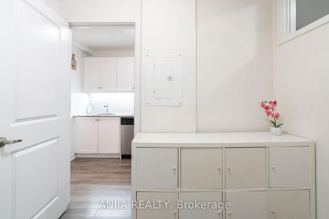Photo 10 at 33 - 869 Wilson Avenue, CFB, Toronto