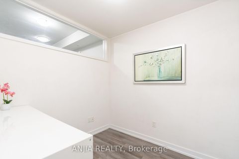 Photo 11 at 33 - 869 Wilson Avenue, CFB, Toronto