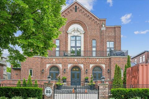 Photo 4 at 112 - 65 Sheldrake Boulevard, Mount Pleasant East, Toronto