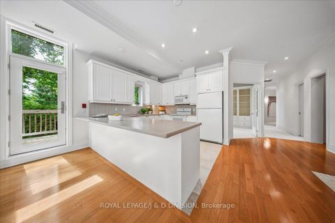 Photo 12 at 112 - 65 Sheldrake Boulevard, Mount Pleasant East, Toronto
