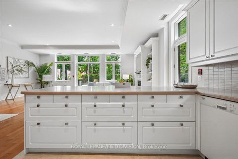 Photo 13 at 112 - 65 Sheldrake Boulevard, Mount Pleasant East, Toronto