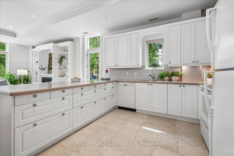 Photo 14 at 112 - 65 Sheldrake Boulevard, Mount Pleasant East, Toronto