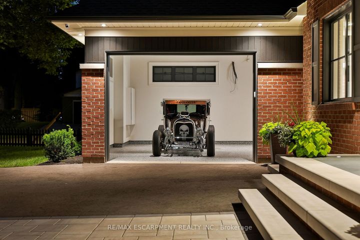 Photo 2 at 727 King Road, LaSalle, Burlington