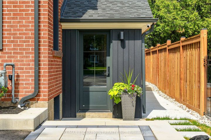 Photo 5 at 727 King Road, LaSalle, Burlington