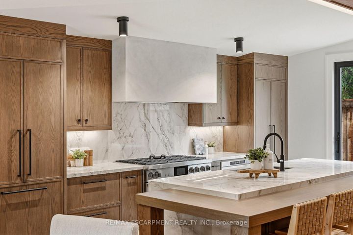 Photo 9 at 727 King Road, LaSalle, Burlington